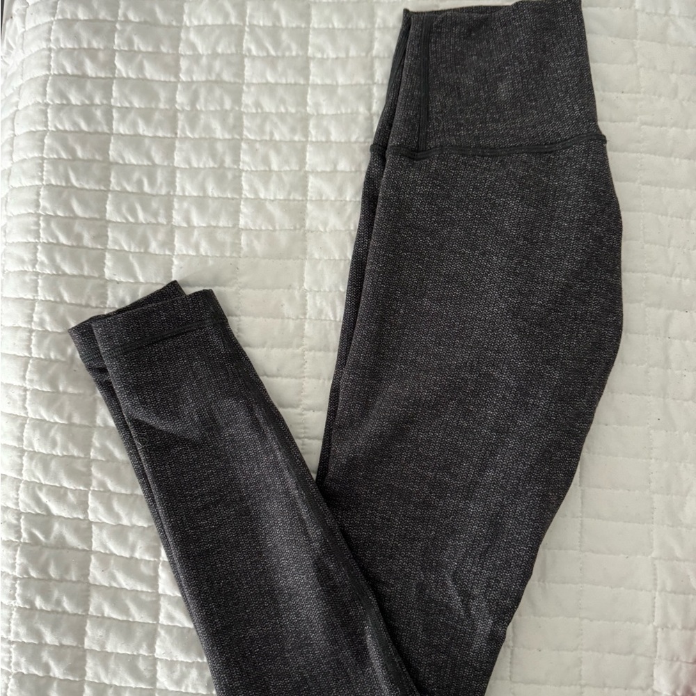New never worn knit Lululemon wunder under size 2